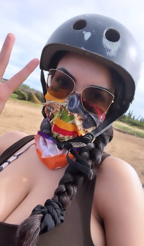 eating onlyfans art naked pic