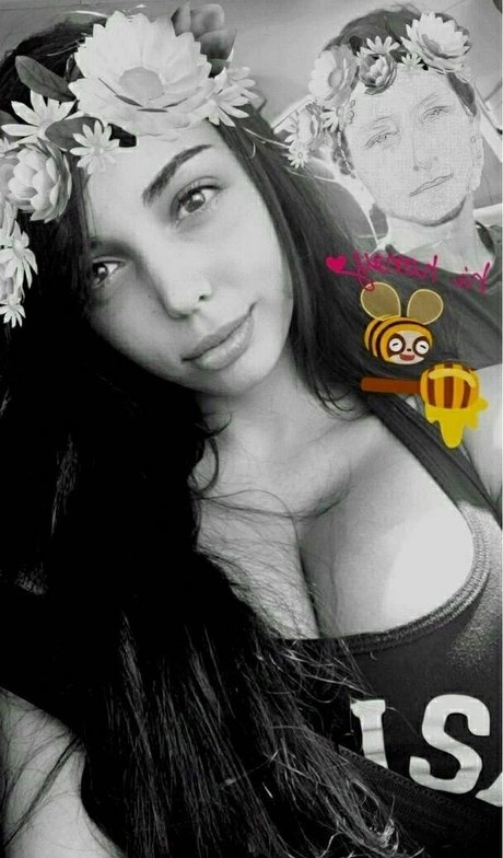 Tara Yazdi nude pornstar pic