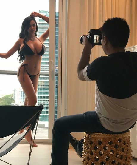 Tara Yazdi art actress archive