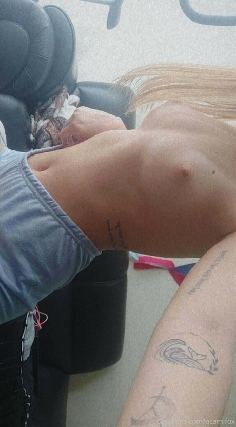 Acami model sexy image