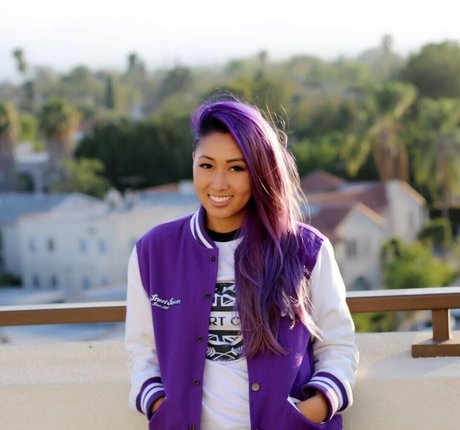 curvy shemale onlyfans top image