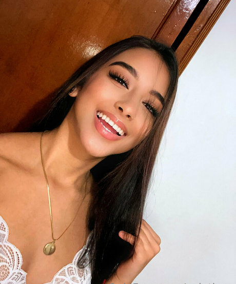 valatinax pornstar top img