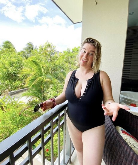 Tori Dunlap model xxx archive