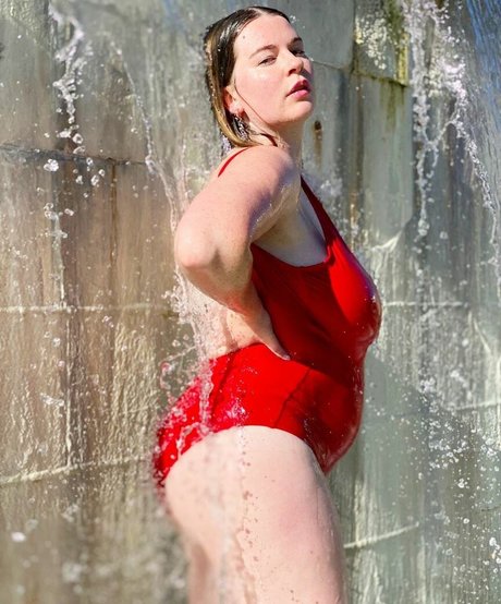 Tori Dunlap perfect actress photo