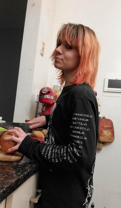 Ari cakes free model pic