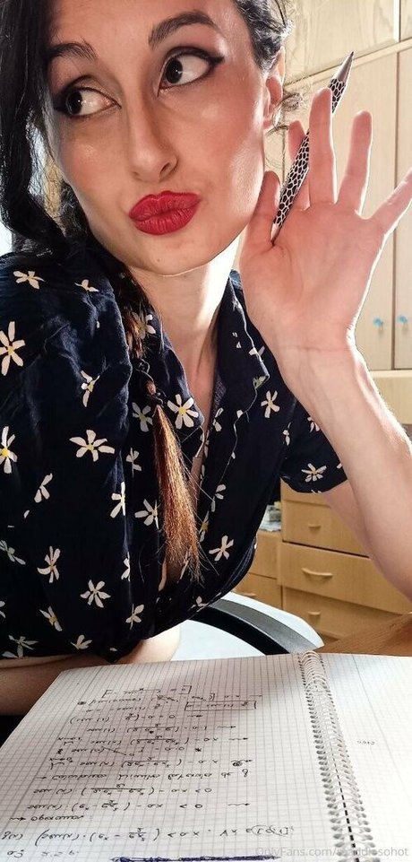 maddiesohot sex model pic