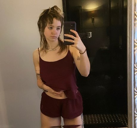 _femalien sexy star pic