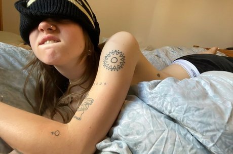 _femalien art actress images