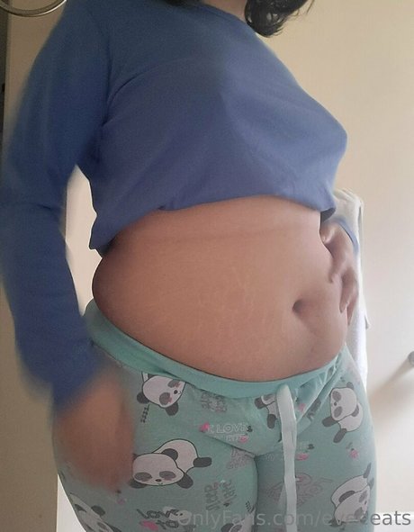 eveeeats naked star image