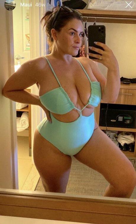 youcancallmelt model erotic pictures