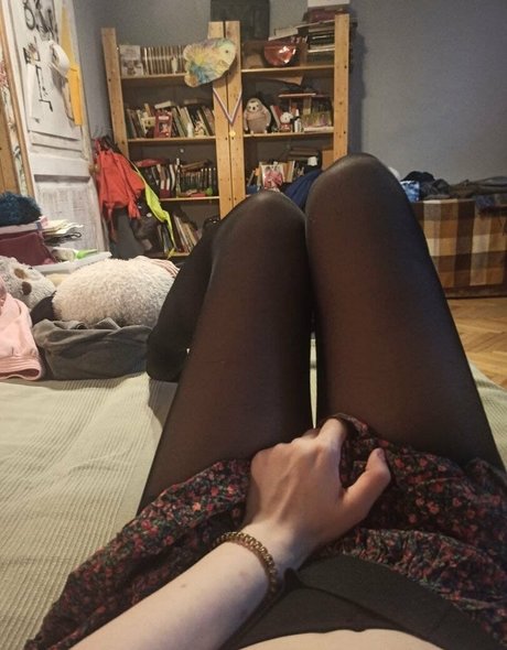 dirty blonde__ pretty model img