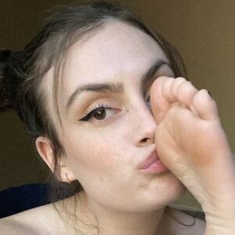 Queen Softness naked star picture