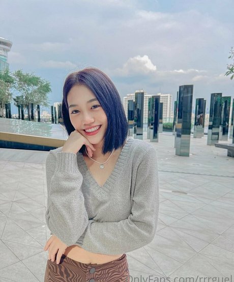 ragisan model naked photos