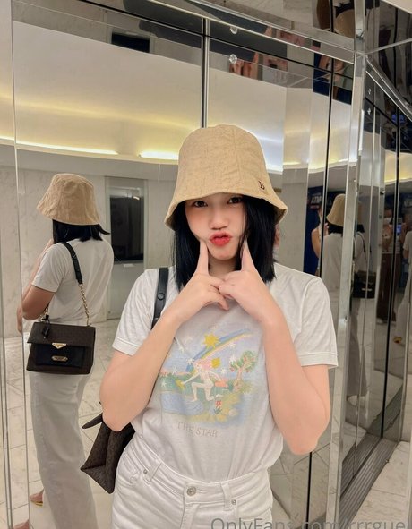 ragisan naked star photos