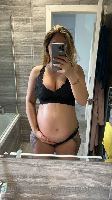 naughtylebanese nude model picture