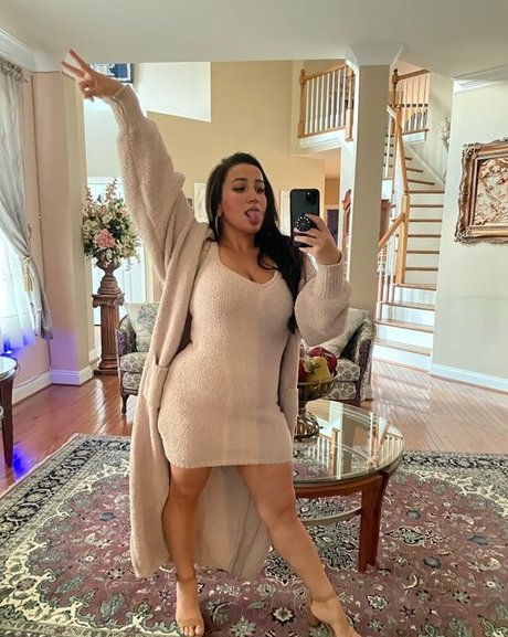 Nikki Geeks perfect actress pictures