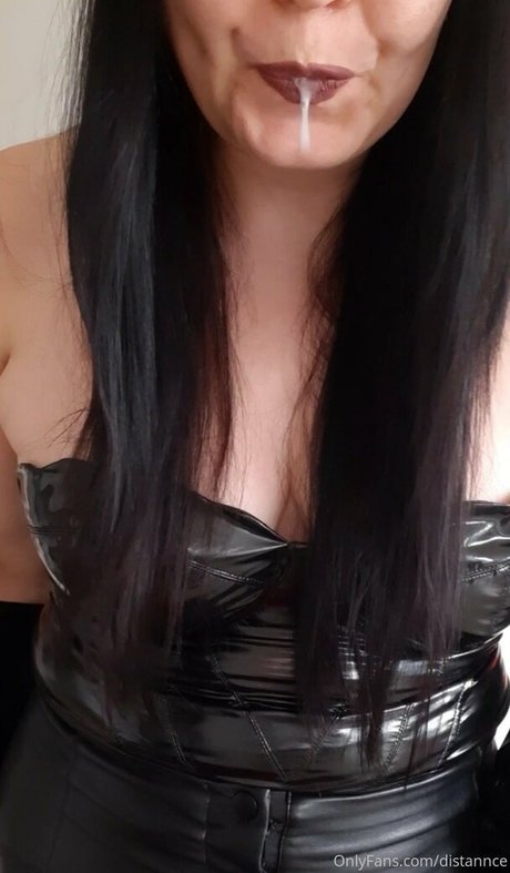 distannce model nude images