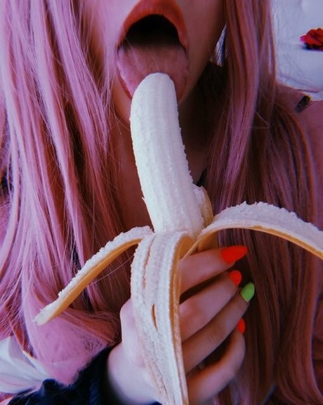 Eva Moon nude actress image