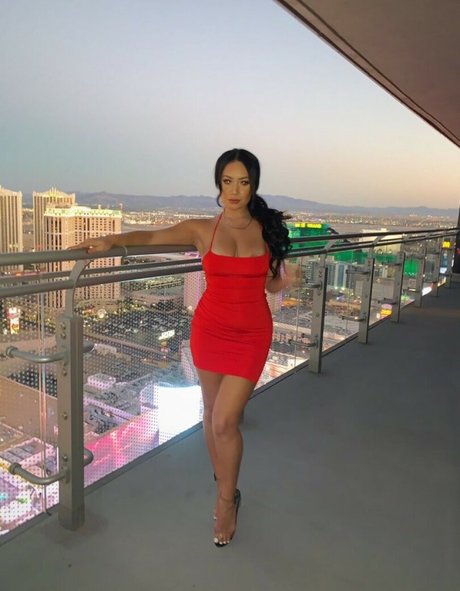 scauzz star naked picture