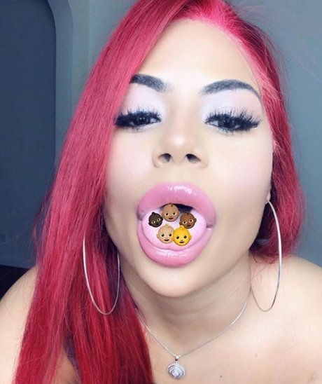 Strella Katt model naked image