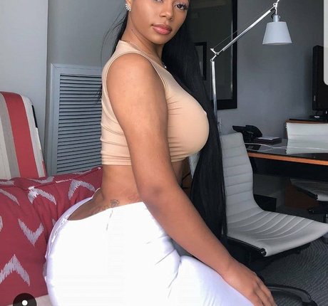 Strella Katt exclusive model pics