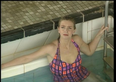 Leslie Ash nudes model img