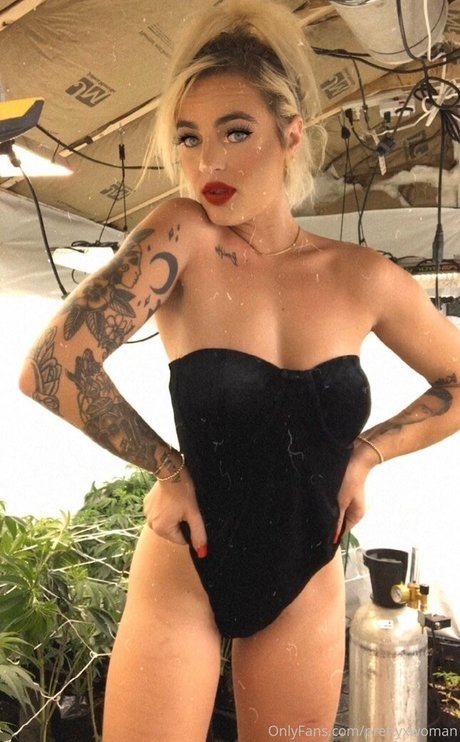 prettyxwoman high quality model photo