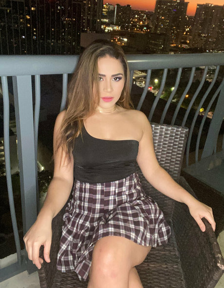 playgirlcarli18 model naked img