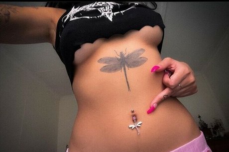 Arivalilith model naked pic