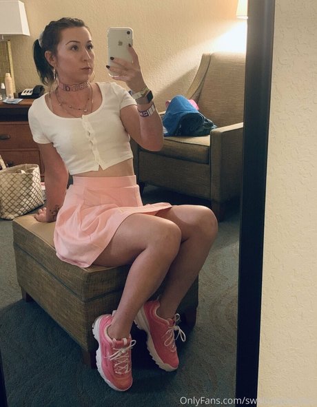 swallowpeaches pornstar nudes photo