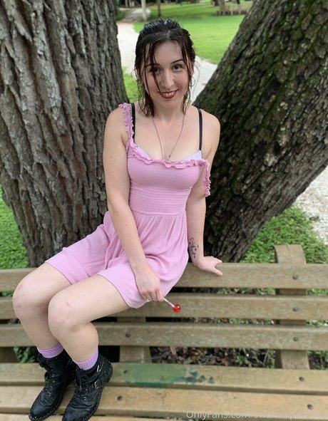 swallowpeaches model xxx pic