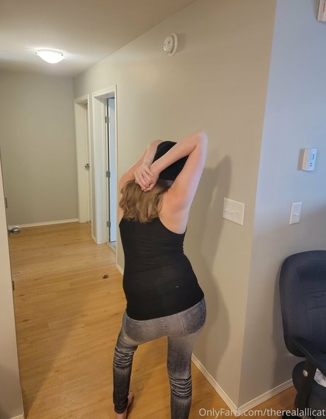 therealallicat model high quality img