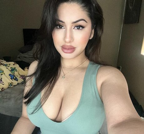 soir ellehcim star erotic picture