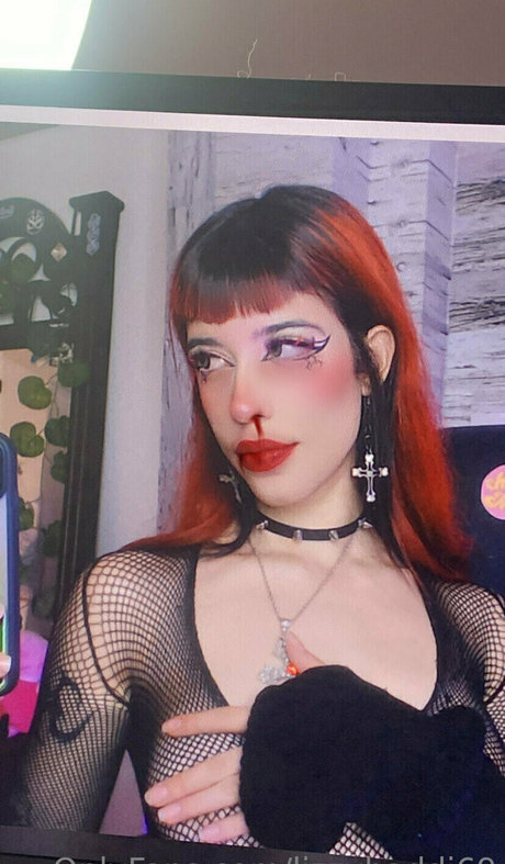 lizzybaddi69 naked star images