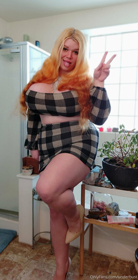 underbust pornstar high quality pic