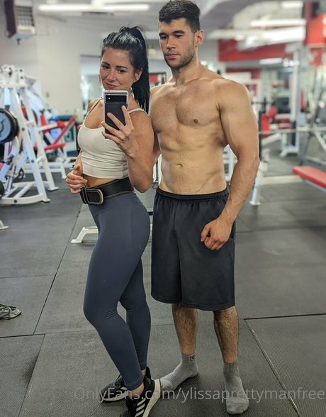 ylissaprettymanfree top model image