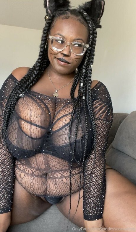 GoddessCocoaLuna erotic model image