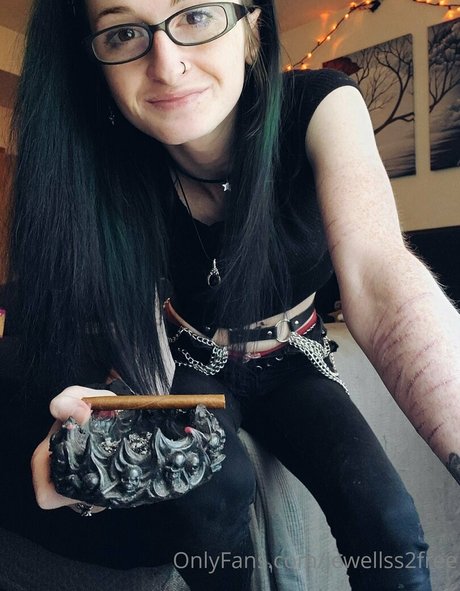 jewellss2free model adult pic