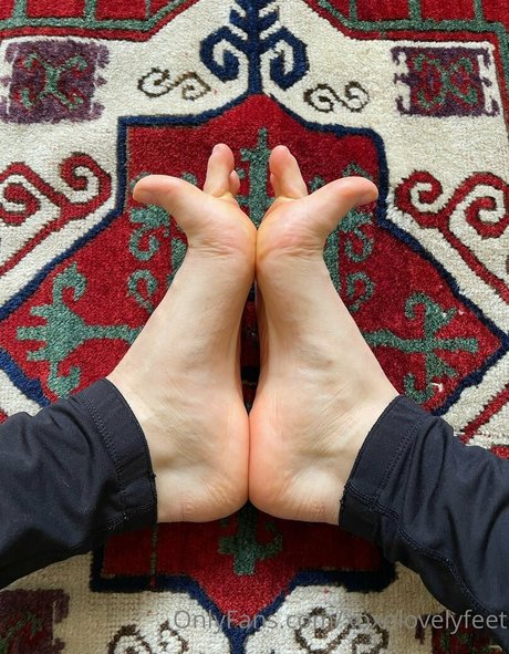 xoxolovelyfeet model erotic photo