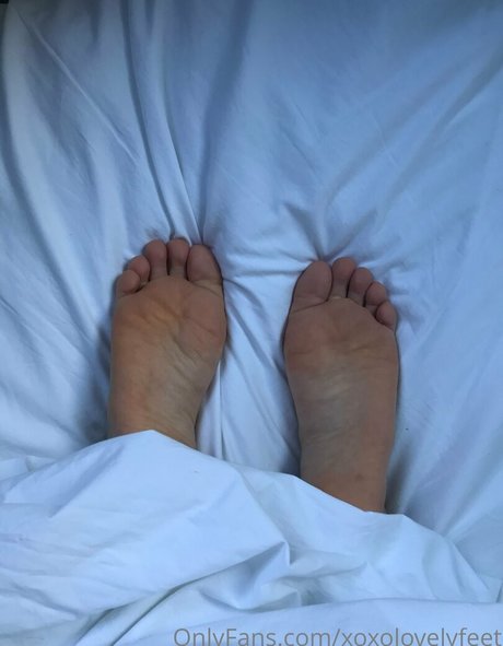 xoxolovelyfeet pornstar naked img