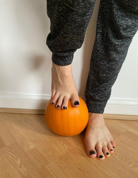 xoxolovelyfeet top star images