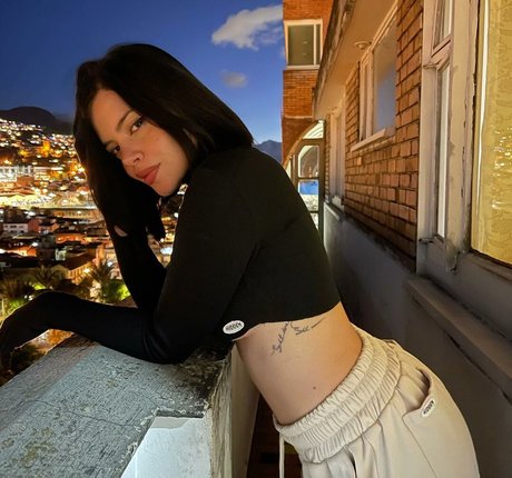 Paula Buenavida star top pic