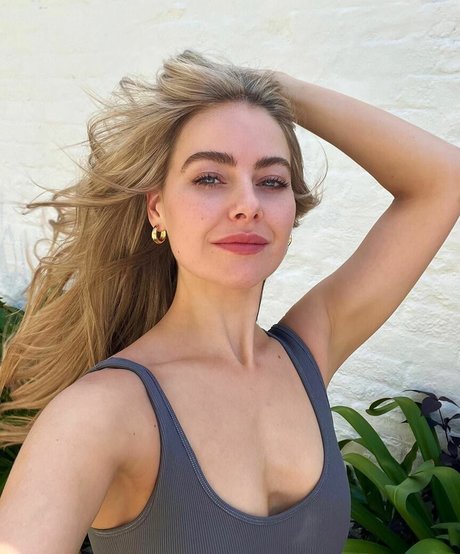 April Rose Pengilly pretty star image