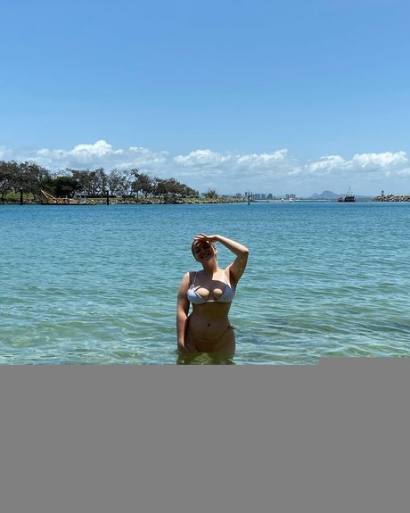 Scoutcohen model hot picture