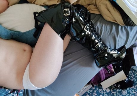 absoluteterritory_ nudes star gallery