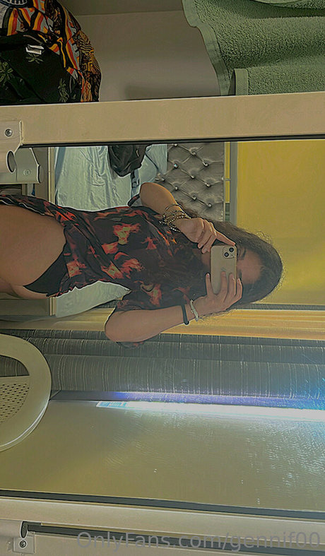 gennif00 art model gallery