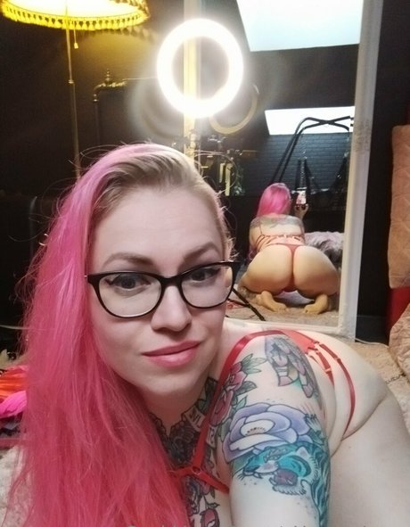 mistress suski model nude images