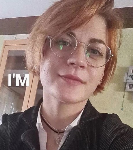 Caroline Haas model adult img