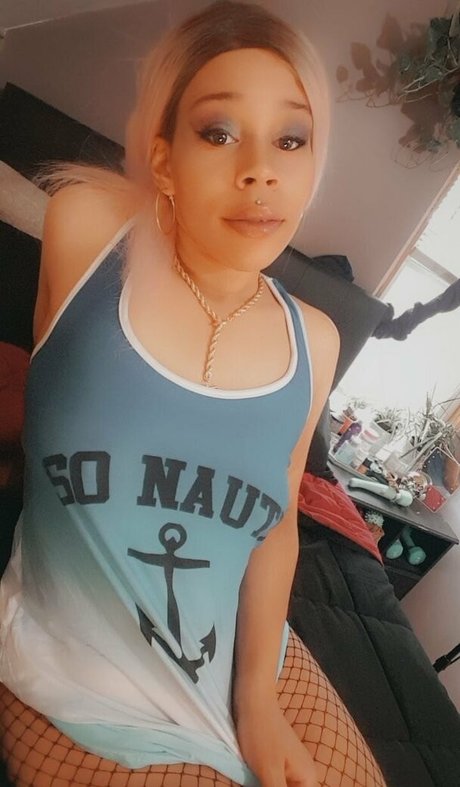 mom feet onlyfans adult image