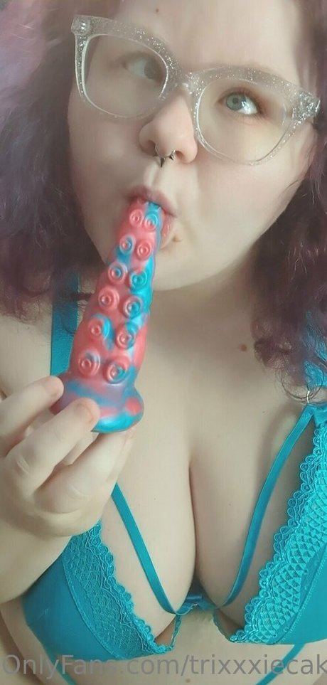 trixxxiecake sex star pic